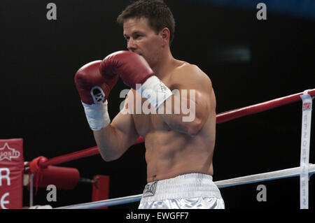 Die Kämpfer ist ein 2010 biographische Sport Drama Film unter der Regie von David O. Russell, mit Mark Wahlberg, Christian Bale, Amy Adams und Melissa Leo.  Dieses Foto ist nur zu redaktionellen Zwecken und unterliegen dem Copyright von der Filmgesellschaft und/oder der Fotograf von dem Film oder der Firma zugeordnet und kann nur durch Veröffentlichungen im Zusammenhang mit der Förderung der oben genannten Film reproduziert werden. Eine obligatorische Gutschrift auf die Filmgesellschaft ist erforderlich. Der Fotograf sollte auch angerechnet werden, wenn bekannt. Stockfoto