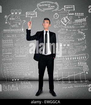 Geschäftsmann Businessplan zu schreiben Stockfoto