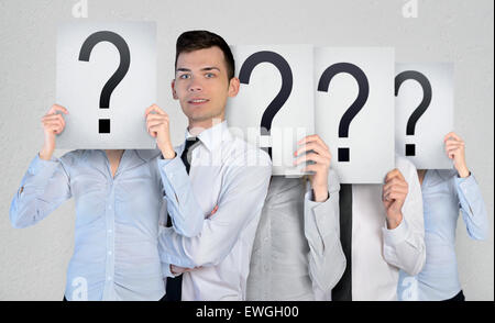 Business-Mann im Anonym Croud stehen Stockfoto
