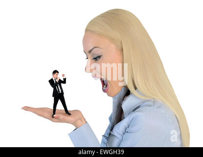 Isolierte Geschäftsfrau sucht auf Männlein schockiert Stockfoto