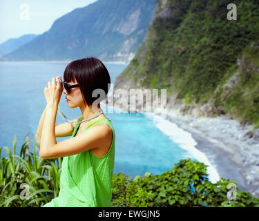 Ein Blick auf die Küste entlang Su-Hua Autobahn entlang des Weges Huide, in der Nähe von Taroko-Schlucht. Taiwan. Asien. Stockfoto