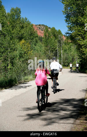 Fahrradfahrer auf den Rio Grande Trail, Aspen, Colorado USA Stockfoto