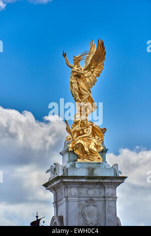 Das Victoria Memorial ist ein Denkmal für Königin Victoria, befindet sich am Ende von The Mall in London Stockfoto