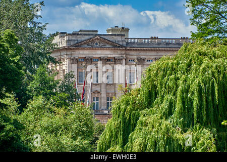 Buckingham Palace ist der Londoner Residenz und Principal Arbeitsplatz der Monarchie des Vereinigten Königreichs. Stockfoto