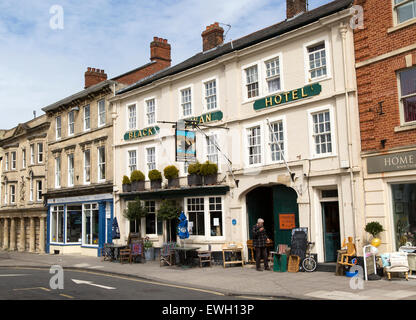 Historische Black Swan Hotel, Marktplatz, Devizes, Wiltshire, England, UK Stockfoto