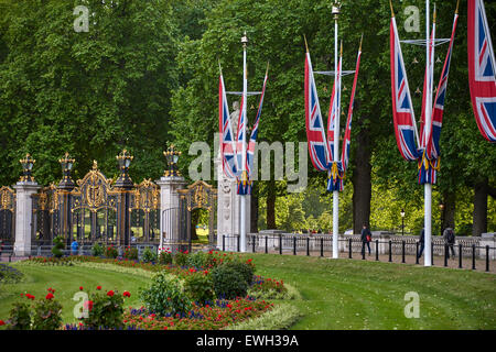 Buckingham Palace ist der Londoner Residenz und Principal Arbeitsplatz der Monarchie des Vereinigten Königreichs. Stockfoto