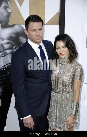 Los Angeles, CA, USA. 25. Juni 2015. Channing Tatum, Jenna Dewan im Ankunftsbereich für MAGIC MIKE XXL Premiere, TCL Chinese 6 Sälen (ehemals Grauman), Los Angeles, CA 25. Juni 2015. Bildnachweis: Michael Germana/Everett Collection/Alamy Live-Nachrichten Stockfoto