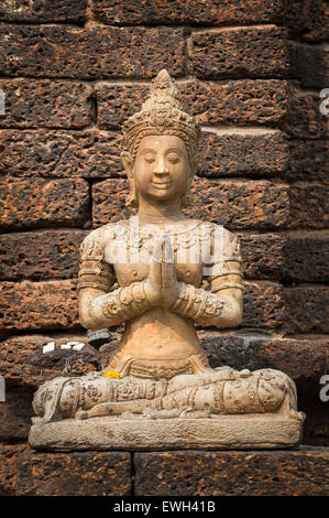 Stein Buddha Statue sitzend im Gebet Pose am Wat Jed Yod, Chiang Mai, Thailand Stockfoto