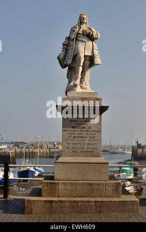 Die Statue von Wilhelm von Oranien neben Brixham Hafen. Stockfoto