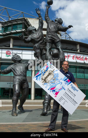 London, UK. 26. Juni 2015. Martin Johnson präsentiert Rugby World Cup 2015 Ticket Design in Twickenham. Bildnachweis: Elsie Kibue/Alamy Live-Nachrichten Stockfoto