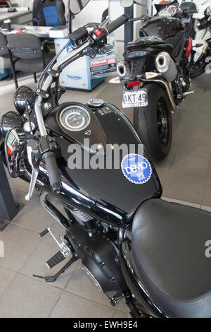 Triumph Thunderbird Storm und andere Motorräder zum Verkauf an einem Motorrad-Vertragshändler in Sydney, new South Wales, Australien Stockfoto