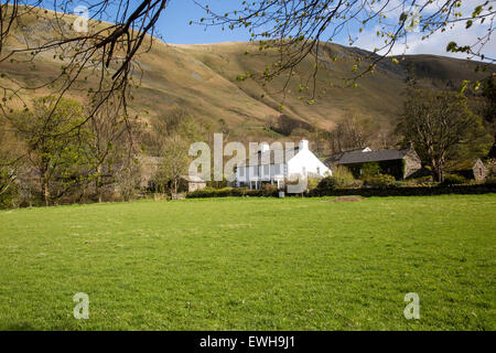 Traditionelles Bauernhaus aus Stein bei Howtown, Ullswater, Cumbria, England, UK Stockfoto