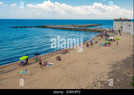 Italien Apulien Salento Sonnenzelt Strand Purità Stockfoto