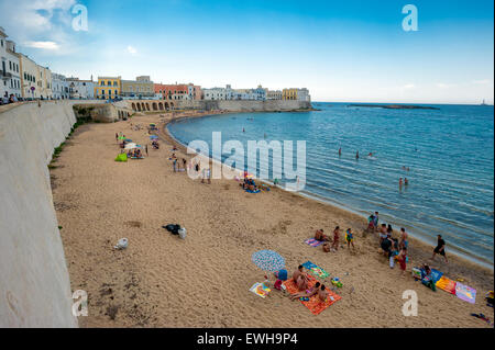 Italien Apulien Salento Sonnenzelt Strand Purità Stockfoto