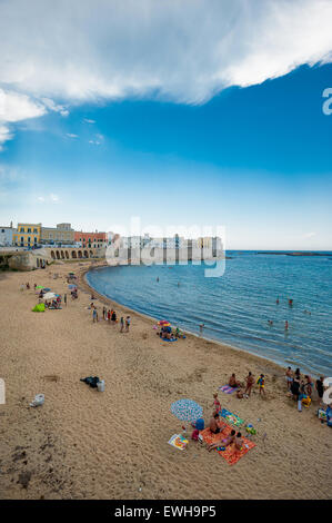 Italien Apulien Salento Sonnenzelt Strand Purità Stockfoto