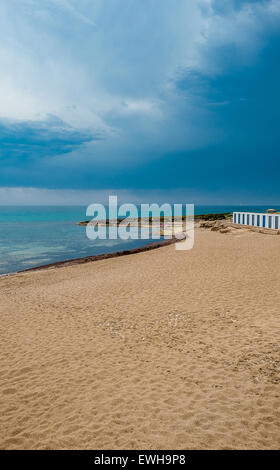 Italien Apulien Salento Sonnenzelt Strand Lido S. Giovanni Stockfoto