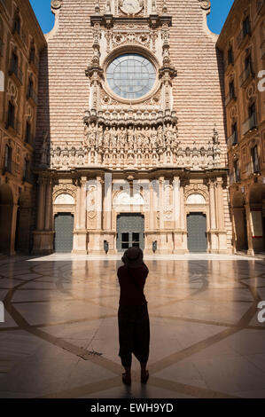 KLOSTER MONTSERRAT BASILIKA Katalonien, Spanien. Von einem Touristen fotografiert, Stockfoto