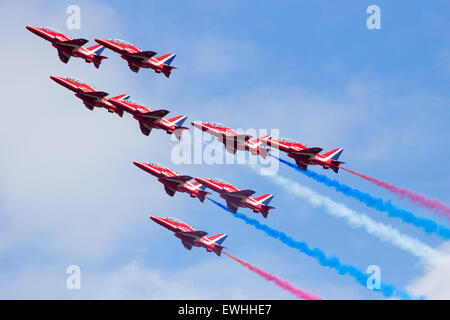 RAF Airshow Demonstration team Red Arrows erklingt in der niederländischen Luftwaffe Open Days. Stockfoto