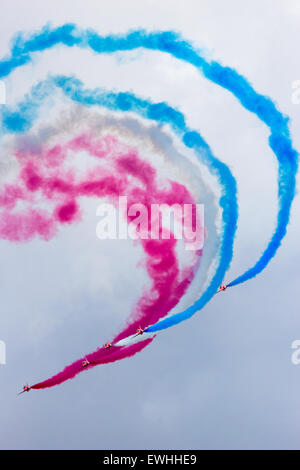 RAF Airshow Demonstration team Red Arrows erklingt in der niederländischen Luftwaffe Open Days. Stockfoto