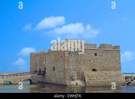 Alte Festung auf Mittelmeerküste in Stadt von Paphos, Zypern Stockfoto