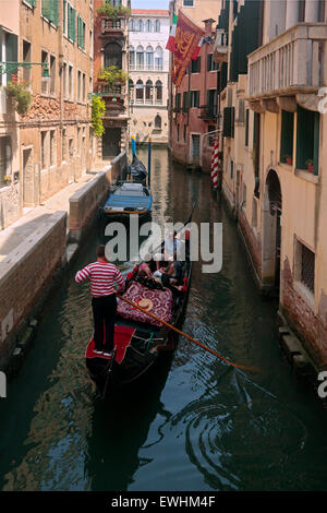 Venedig - Gondel in Rio San Moisè Stockfoto