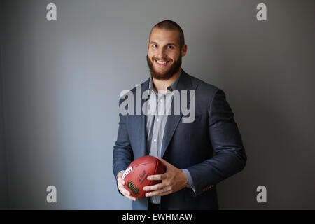 13. Juni 2015: Indianapolis Colts Outside Linebacker Bjoern Werner in seinem Haus in der Nähe von Indianapolis, Indiana. Foto: Chris Bergin/dpa Stockfoto