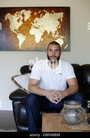 13. Juni 2015: Indianapolis Colts Outside Linebacker Bjoern Werner in seinem Haus in der Nähe von Indianapolis, Indiana. Foto: Chris Bergin/dpa Stockfoto