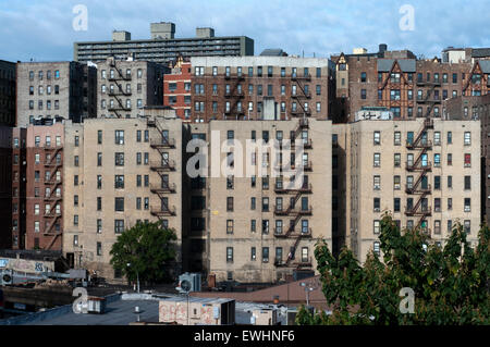 Typical landscape and buildings in the Bronx. Bronx Thinking nothing can make us imagine some friendly faces and an atmosphere a Stockfoto
