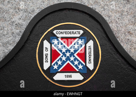 26. Juni 2015 - Trimble, Tennessee, USA - Flagge der Konföderierten Beschilderung im Parks Cemetery Ridge Confederate Memorial Plaza in Trimble, Tennessee. (Kredit-Bild: © Raffe Lazarian/ZUMA Wire/ZUMAPRESS.com) Stockfoto