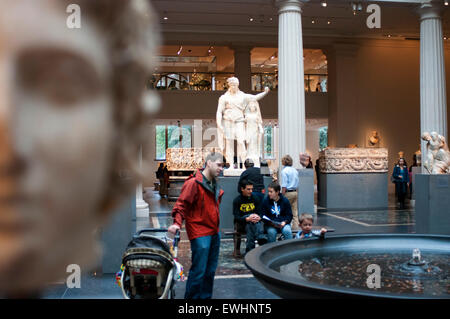 Kammer der griechisch-römischen Periode im Metropolitan Museum of Art 1000 Fifth Avenue und 82nd Street. Griechische und römische Galerien Stockfoto