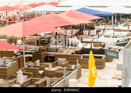 Outdoor-Restaurant am Strand von Scheveningen Stockfoto