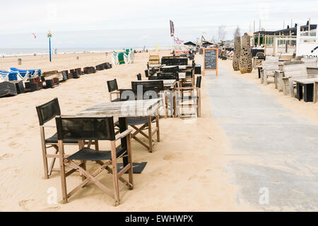 Outdoor-Restaurant am Strand von Scheveningen Stockfoto