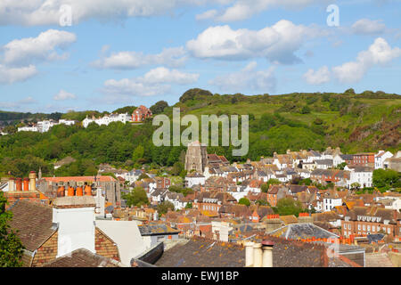 Blick über die Dächer der Altstadt von Hastings, zu hohe Wickham und Osthügel, Sussex, England, UK, GB Stockfoto