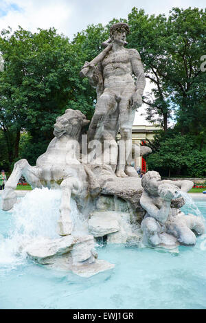 Neptun-Brunnen 1937 von Joseph Wackerle & Oswald Bieber Justizpalast verändern botanischen Garten München Bayern Deutschland Stockfoto