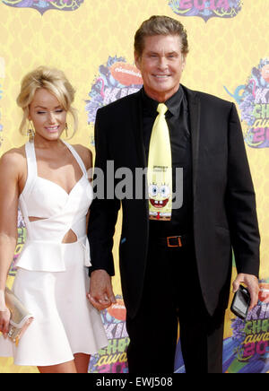 Hayley Roberts und David Hasselhoff in der Nickelodeon 27. Annual Kids' Choice Awards Stockfoto