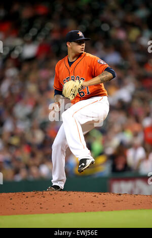 Houston, TX, USA. 26. Juni 2015. Houston Astros Krug Vince Velasquez #67 liefert einen Stellplatz in der MLB Baseball-Spiel zwischen den Houston Astros und die New York Yankees von Minute Maid Park in Houston, Texas. (Obligatorische Kredit: Erik Williams/CSM) Bildnachweis: Csm/Alamy Live-Nachrichten Stockfoto