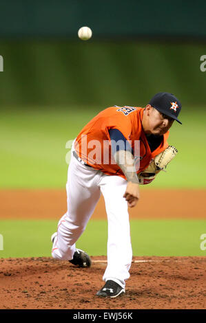 Houston, TX, USA. 26. Juni 2015. Houston Astros Krug Vince Velasquez #67 liefert einen Stellplatz in der MLB Baseball-Spiel zwischen den Houston Astros und die New York Yankees von Minute Maid Park in Houston, Texas. (Obligatorische Kredit: Erik Williams/CSM) Bildnachweis: Csm/Alamy Live-Nachrichten Stockfoto