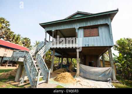 Typische Familie Holzhaus in Kambodscha, Asien. Stockfoto
