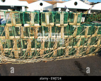 Stapel von hölzernen Angeln Gatter in Ribadesella öffentlichen Port Asturien Spanien Europa Stockfoto