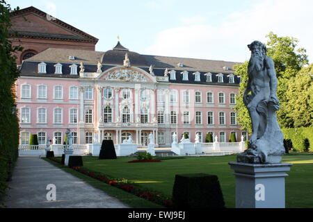 Trier. Juni -01-2011.  Palast des Kurfürsten in Trier. Deutschland Stockfoto