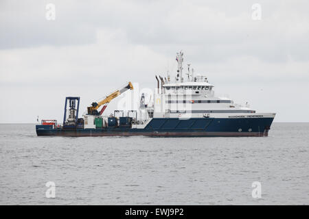 Offshore-Dive Unterstützung Schiff, Noordhoek Pathfinder, durchführen UXO (Blindgänger) Tauchen Operationen Stockfoto