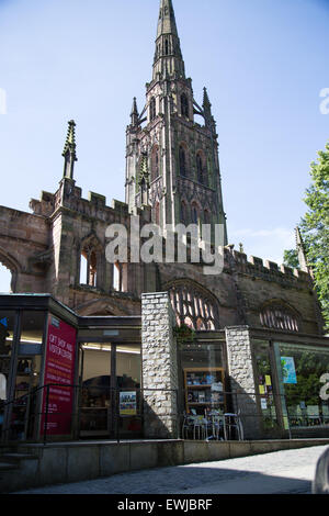 Alte Kathedrale von Coventry und Heilige Dreifaltigkeit spire England UK Stockfoto