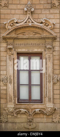 Alte Fenster von Bari, Italien Stockfoto