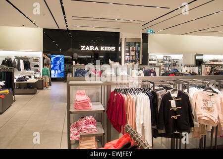 Das Innere des Zara Kids Store Shop im Einkaufszentrum Canberra, australisches Hauptstadtregion, Australien Stockfoto