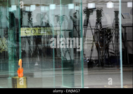 Wien, Österreich. 27. Juni 2015. Fernsehkameras sind vor dem Palais Coburg-Hotel, wo der Iran Atomgespräche Treffen stattfindet, in Wien, Österreich, 27. Juni 2015 gesehen. © Qian Yi/Xinhua/Alamy Live-Nachrichten Stockfoto