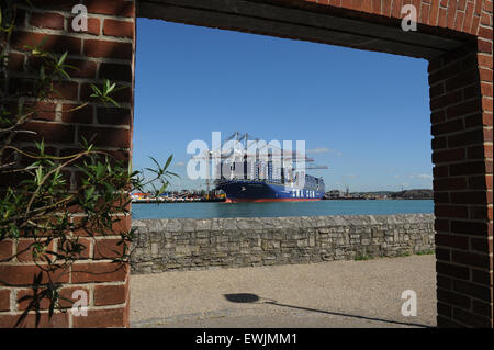 Die CMA CGM Kerguelen die 3. größte Containerschiff der Welt ab 2015 am Southampton verankert Stockfoto