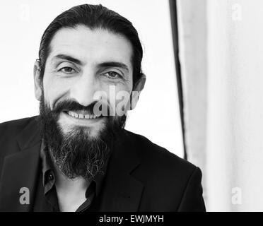 Berlin, Deutschland. 17. Juni 2015. EXKLUSIV - deutscher Schauspieler und Produzent türkischer Abstammung Numan Acar, fotografiert in Berlin, Deutschland, 17. Juni 2015. Foto: Jens Kalaene/Dpa/Alamy Live News Stockfoto