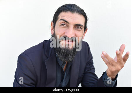 Berlin, Deutschland. 17. Juni 2015. EXKLUSIV - deutscher Schauspieler und Produzent türkischer Abstammung Numan Acar, fotografiert in Berlin, Deutschland, 17. Juni 2015. Foto: Jens Kalaene/Dpa/Alamy Live News Stockfoto