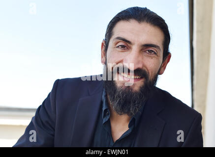 Berlin, Deutschland. 17. Juni 2015. EXKLUSIV - deutscher Schauspieler und Produzent türkischer Abstammung Numan Acar, fotografiert in Berlin, Deutschland, 17. Juni 2015. Foto: Jens Kalaene/Dpa/Alamy Live News Stockfoto