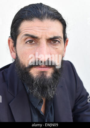 Berlin, Deutschland. 17. Juni 2015. EXKLUSIV - deutscher Schauspieler und Produzent türkischer Abstammung Numan Acar, fotografiert in Berlin, Deutschland, 17. Juni 2015. Foto: Jens Kalaene/Dpa/Alamy Live News Stockfoto